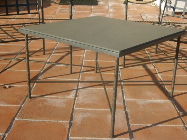 Tavolino da giardino in ferro battuto
