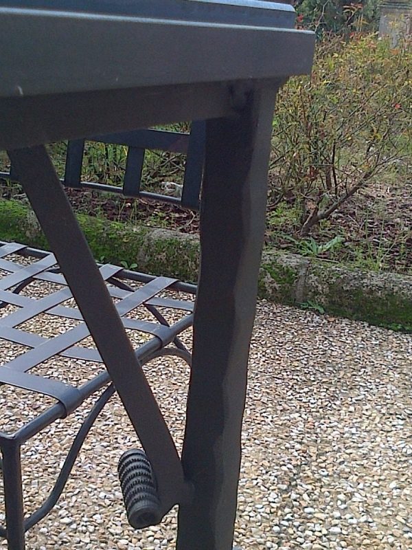 tavolo da giardino in ferro battuto