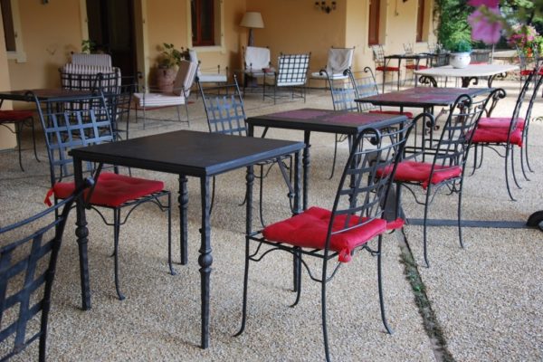 tavolo da giardino in ferro battuto