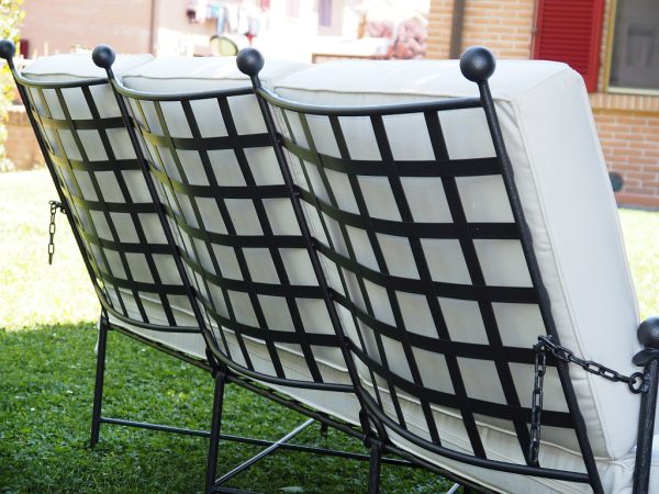 Divano da giardino in ferro battuto - wrought iron furniture - meubles en fer forgé - schmiedeeiserne Möbel